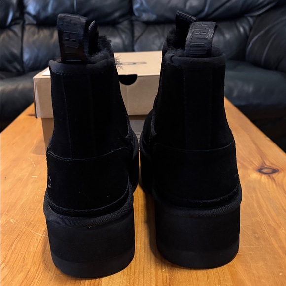 🐏Size 10 - NWT: UGG - Women’s Neumel Platform Chelsea Boot - Picture 8 of 16